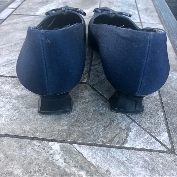 Stuart Weitzman Kitten Heel with Bow - Picture 5 of 10